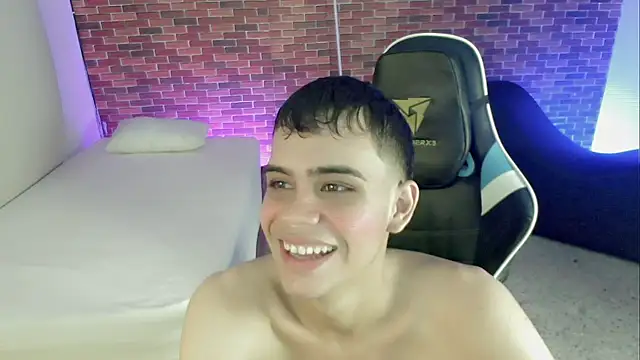 Snapshot of zacariasss_ chatting on September 10, 4:11 am zacariasss  online show from September 10, 4:11 am