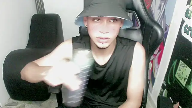 Snapshot of zacariasss_ chatting on December 29, 2:06 am zacariasss  online show from December 29, 2:06 am