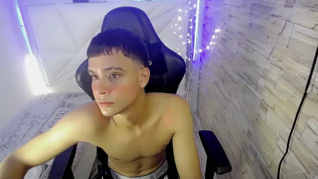 Snapshot of zacariasss_ chatting on December 3, 8:50 pm zacariasss  online show from December 3, 8:50 pm