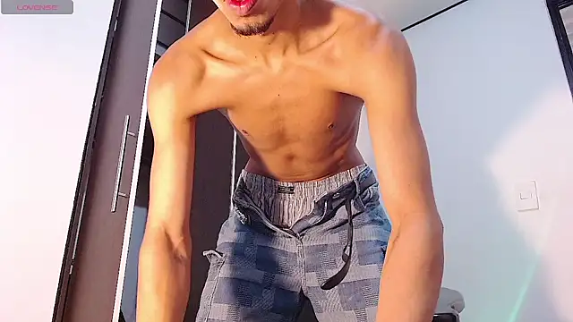 Snapshot of RyanRizzo chatting on January 16, 5:33 pm RyanRizzo online show from January 16, 5:33 pm