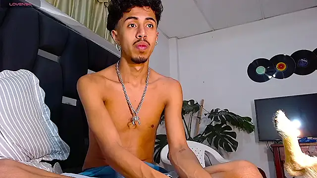 Snapshot of RyanRizzo chatting on January 12, 7:11 am RyanRizzo online show from January 12, 7:11 am