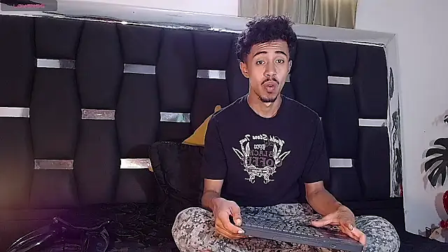 Snapshot of RyanRizzo chatting on December 6, 2:28 pm RyanRizzo online show from December 6, 2:28 pm