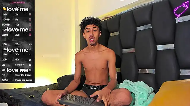 Snapshot of RyanRizzo chatting on March 6, 1:35 pm RyanRizzo online show from March 6, 1:35 pm