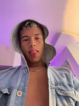 Logan smith1 online show from February 17, 10:25 pm