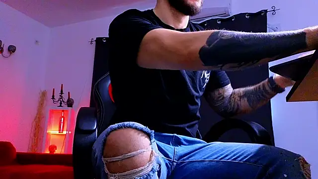 MightyAaron66 online show from December 23, 7:50 am