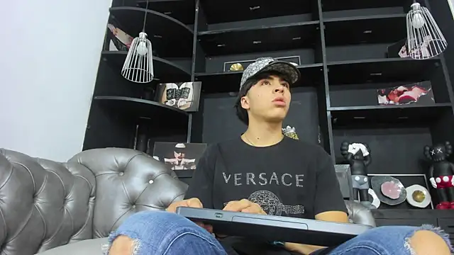 Snapshot of HeellBoy_ chatting on October 16, 8:50 pm HeellBoy  online show from October 16, 8:50 pm