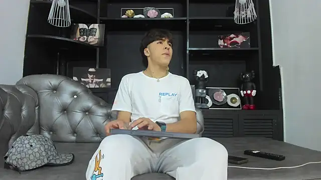 Snapshot of HeellBoy_ chatting on October 14, 7:43 pm HeellBoy  online show from October 14, 7:43 pm