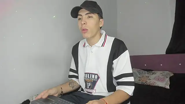 HeellBoy  online show from May 7, 6:35 am