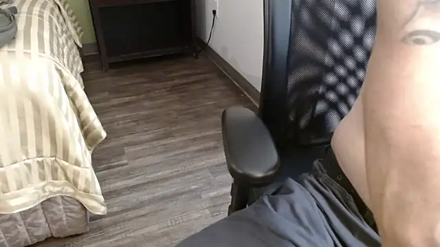 overaveragefreak4you online show from November 15, 4:31 pm