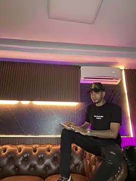 AaronCruz  online show from March 6, 1:13 am