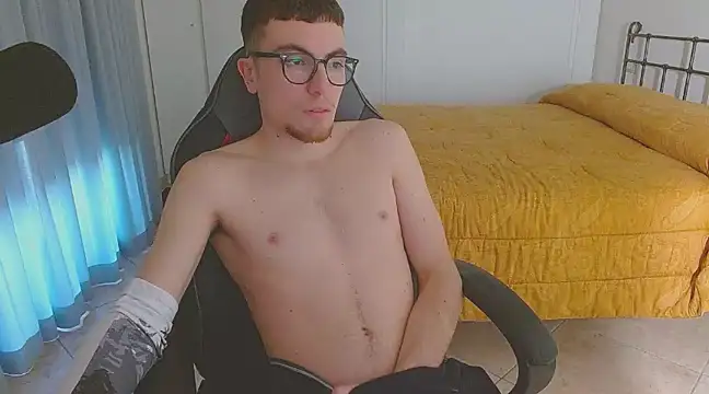 FitGuyDream online show from December 30, 3:35 pm