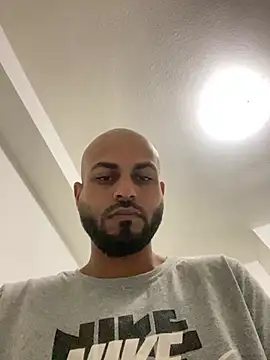 Snapshot of islandvybee55 chatting on February 14, 7:17 am islandvybee55 online show from February 14, 7:17 am