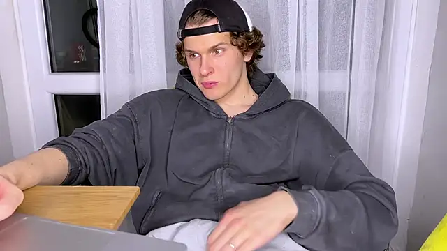 alyx garden online show from April 15, 8:20 pm