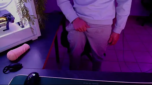 Snapshot of Vlad230323 chatting on December 28, 4:20 pm Vlad230323 online show from December 28, 4:20 pm