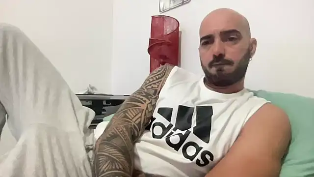 Snapshot of alessandromori91 chatting on September 30, 9:07 pm alessandromori91 online show from September 30, 9:07 pm