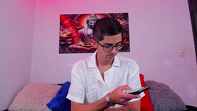 Snapshot of Ethan_Sai___ chatting on October 28, 9:17 pm Ethan Sai    online show from October 28, 9:17 pm