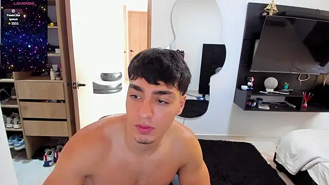 Snapshot of Cristhian_Evans chatting on October 22, 5:38 pm Cristhian Evans online show from October 22, 5:38 pm