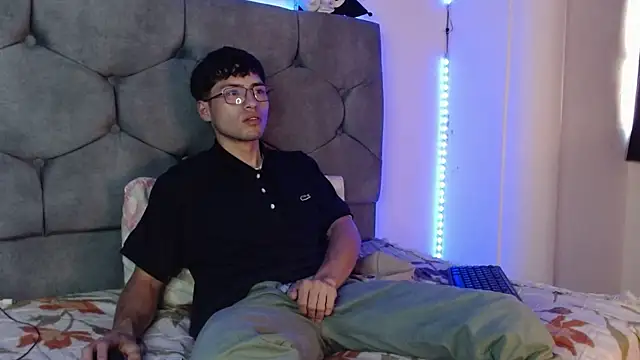 nolanjay  online show from January 27, 9:33 pm