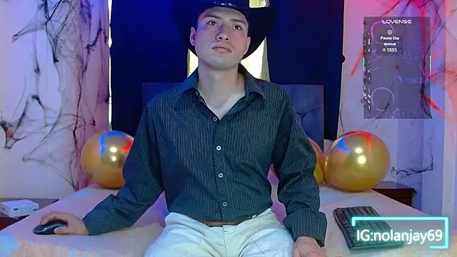 nolanjay  online show from October 10, 9:39 pm