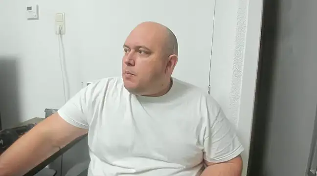 Snapshot of BigromeoXX chatting on December 31, 3:09 pm BigromeoXX online show from December 31, 3:09 pm