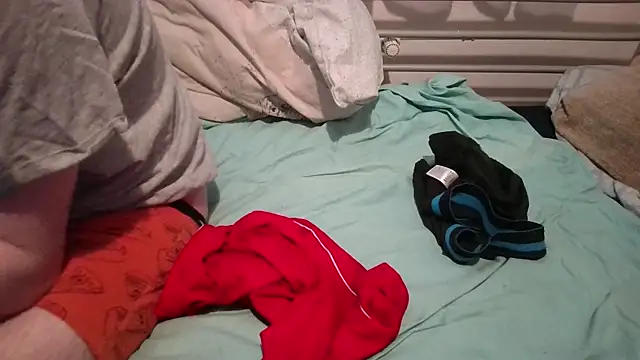 Snapshot of krissraw chatting on December 9, 8:18 pm krissraw online show from December 9, 8:18 pm