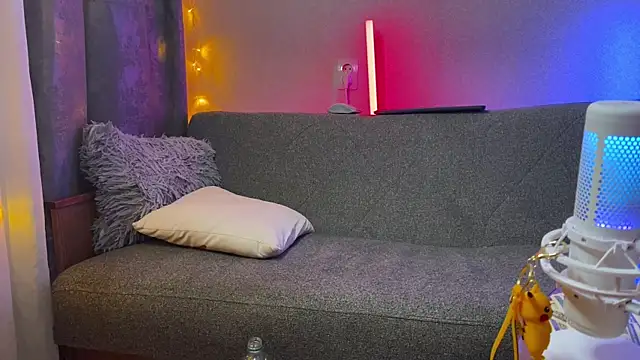 Adam misti online show from December 3, 3:00 pm