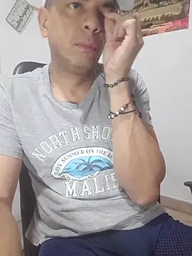 latinmartin73 online show from November 25, 2:57 am