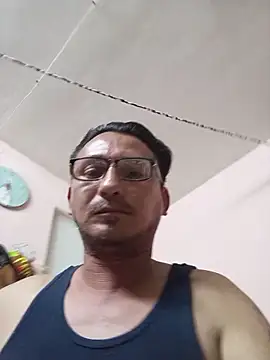 Andresguz35 online show from October 27, 1:52 am