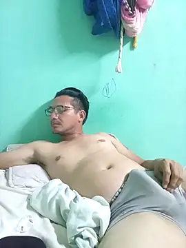 Andresguz35 online show from March 7, 5:05 am