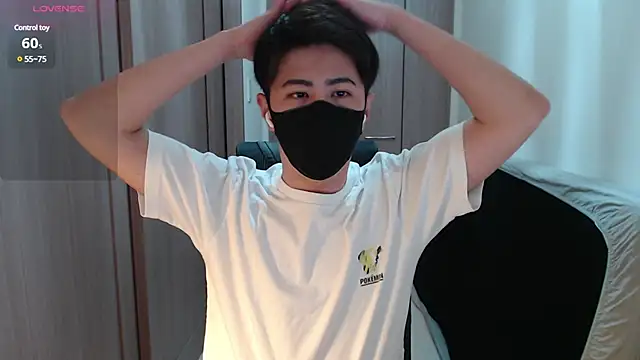 Snapshot of ryota_kkk chatting on January 10, 11:54 am ryota kkk online show from January 10, 11:54 am