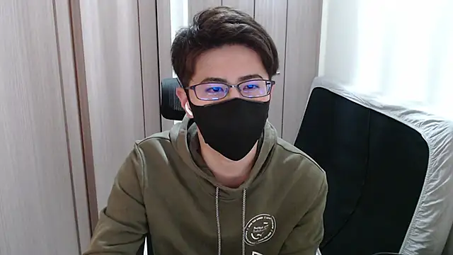 Snapshot of ryota_kkk chatting on January 5, 4:06 pm ryota kkk online show from January 5, 4:06 pm