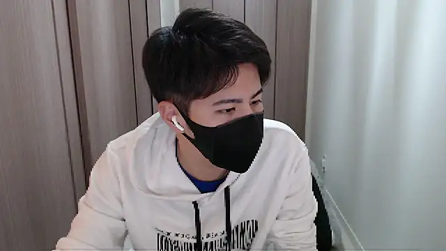 Snapshot of ryota_kkk chatting on December 8, 12:41 pm ryota kkk online show from December 8, 12:41 pm