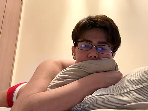 Snapshot of ryota_kkk chatting on October 16, 3:53 pm ryota kkk online show from October 16, 3:53 pm