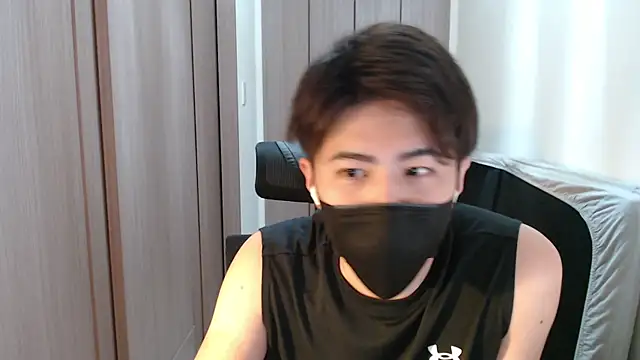 Snapshot of ryota_kkk chatting on February 18, 11:55 am ryota kkk online show from February 18, 11:55 am