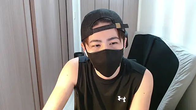 Snapshot of ryota_kkk chatting on January 23, 1:35 pm ryota kkk online show from January 23, 1:35 pm