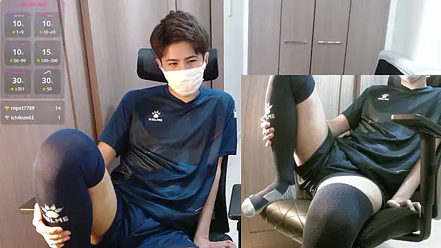 Snapshot of ryota_kkk chatting on October 3, 12:21 pm ryota kkk online show from October 3, 12:21 pm