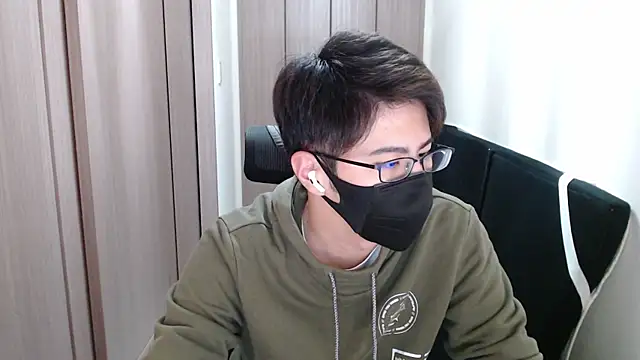 Snapshot of ryota_kkk chatting on December 19, 12:12 pm ryota kkk online show from December 19, 12:12 pm