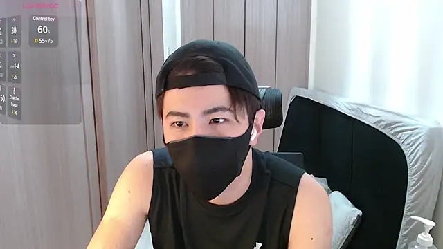 Snapshot of ryota_kkk chatting on February 10, 12:39 pm ryota kkk online show from February 10, 12:39 pm