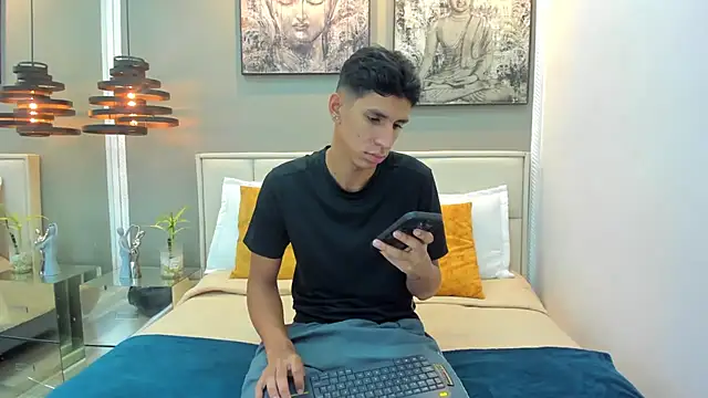 kieran derek online show from November 11, 3:33 am