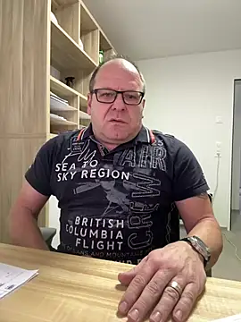 coupleLatinaLovers online show from February 19, 7:38 am