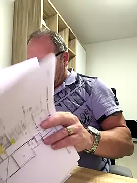 coupleLatinaLovers online show from November 12, 6:30 am