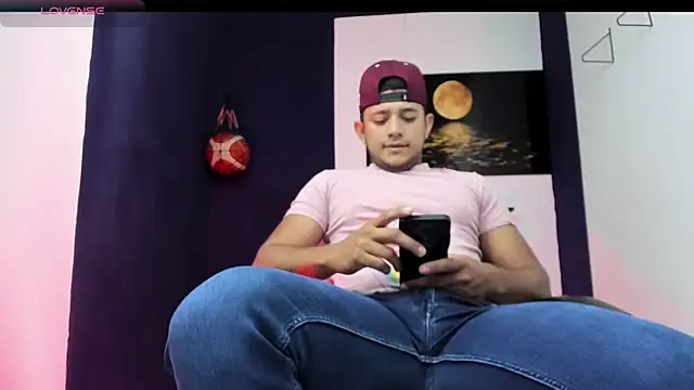 Snapshot of Marcos_garcias chatting on February 11, 10:15 am Marcos garcias online show from February 11, 10:15 am