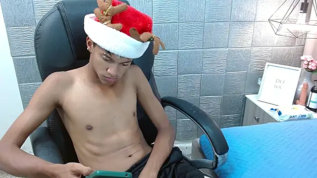 Snapshot of loistwink_ chatting on December 8, 4:14 am loistwink  online show from December 8, 4:14 am
