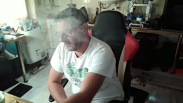 Snapshot of snork80 chatting on October 11, 8:29 am snork80 online show from October 11, 8:29 am