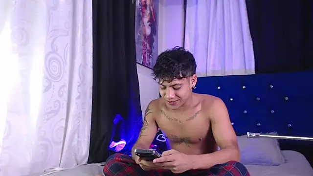 Sexys Boys Hot1 online show from February 27, 1:29 am