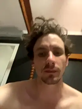 bradleyjamesmc online show from November 15, 9:06 pm