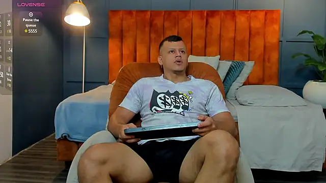 Snapshot of Alex_towers chatting on December 26, 6:54 pm Alex towers online show from December 26, 6:54 pm