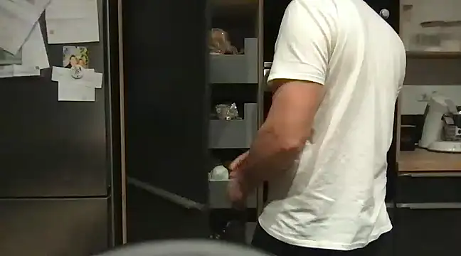 Snapshot of unconnudu21000 chatting on December 14, 6:56 am unconnudu21000 online show from December 14, 6:56 am