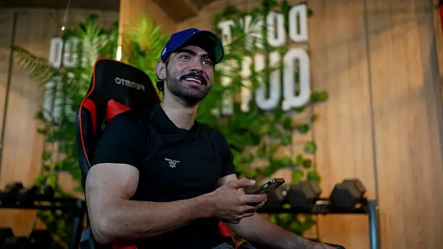 Austin bolt online show from December 11, 2:11 am