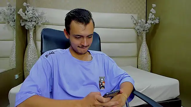 Desmon Clark online show from February 2, 7:14 pm